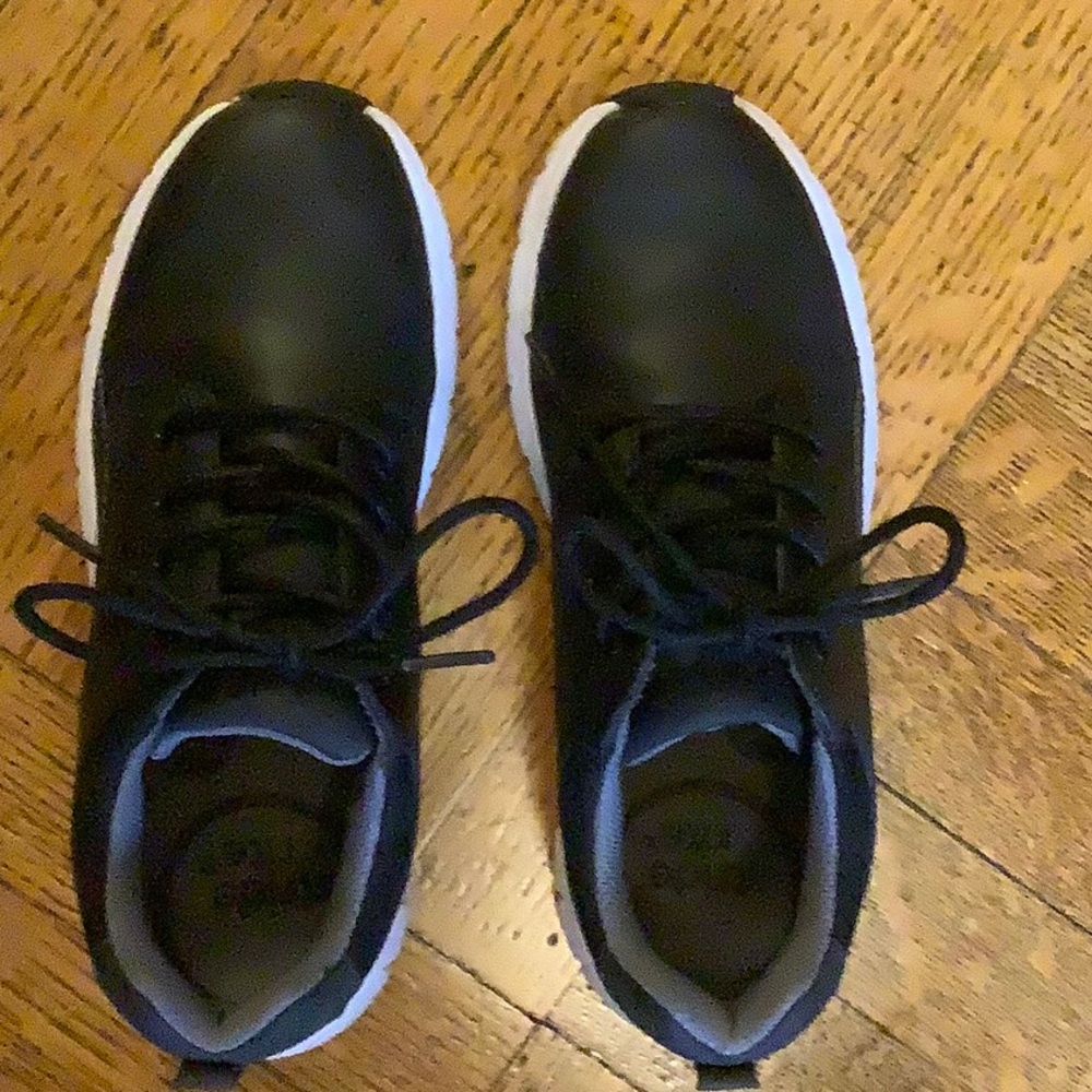 Stride Rite Boys Leather Cru Sneaker - size 2 Black